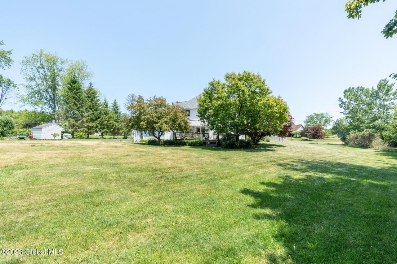 Van Voast Ln, Schenectady, NY 12302