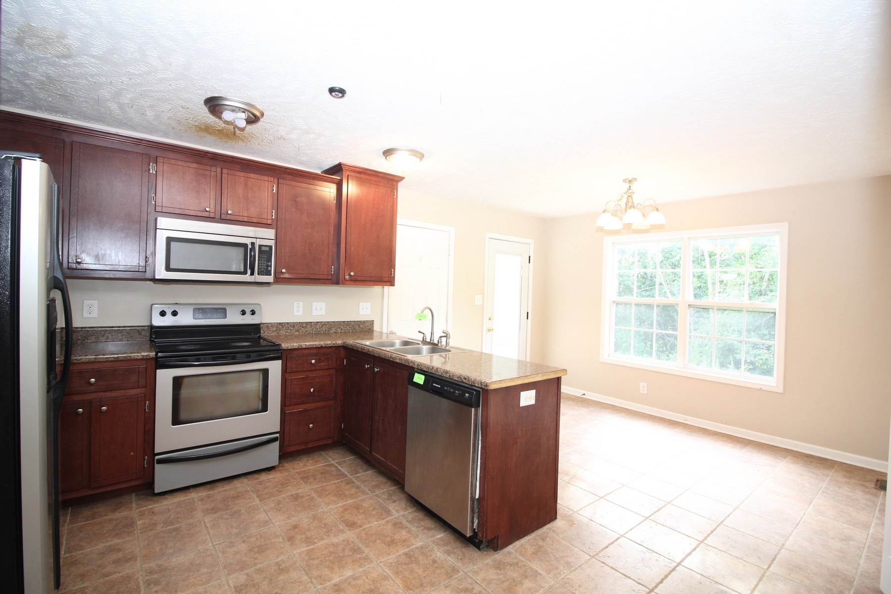Mutual Dr, Clarksville, TN 37042