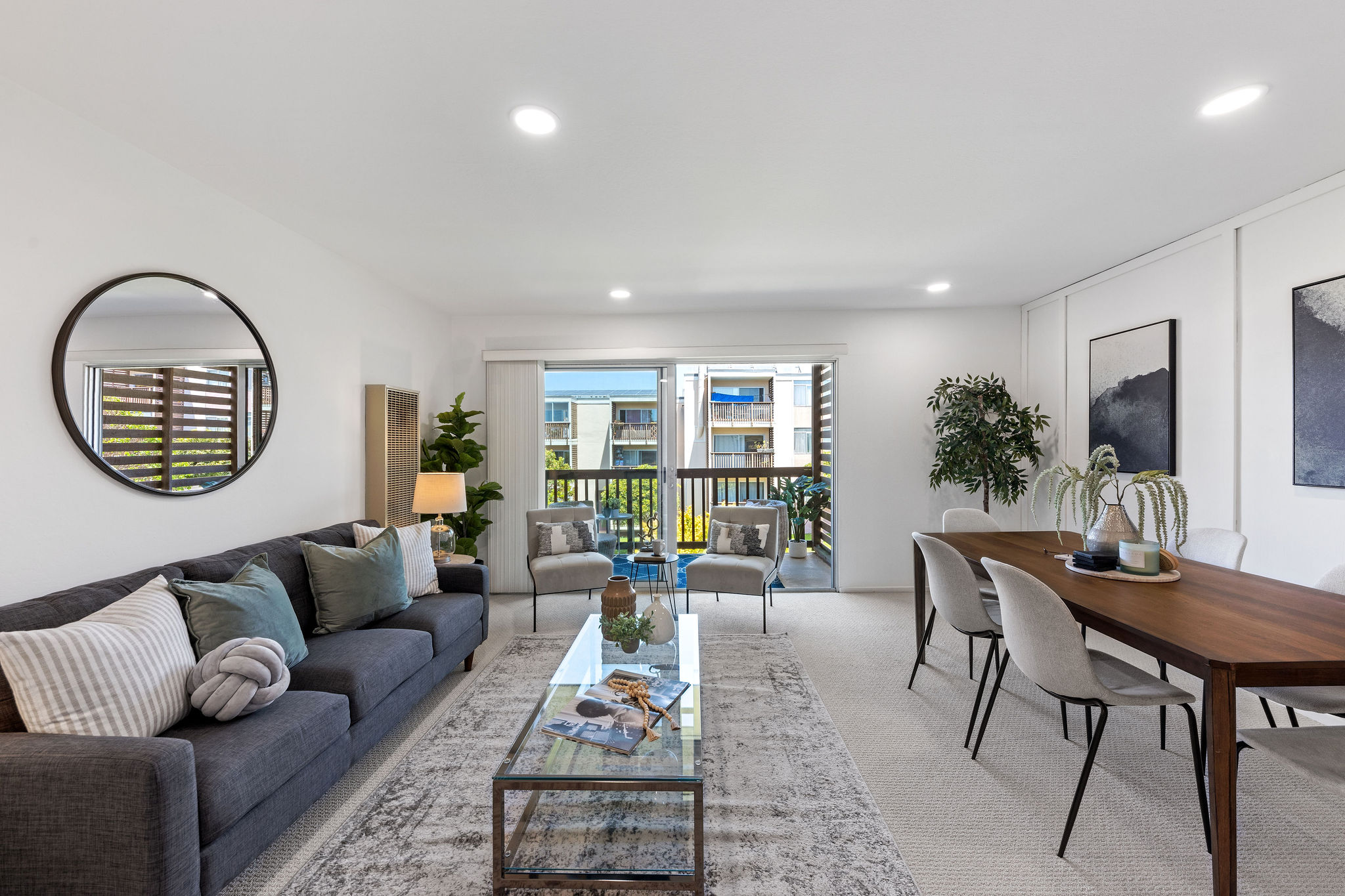 Chic Top Floor Remodeled 3 Bedroom Unit