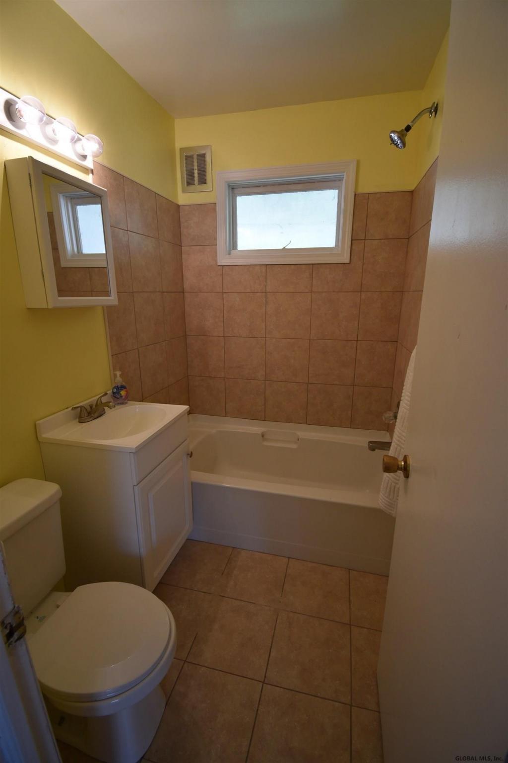 Macarthur Dr, Schenectady, NY 12302 #1