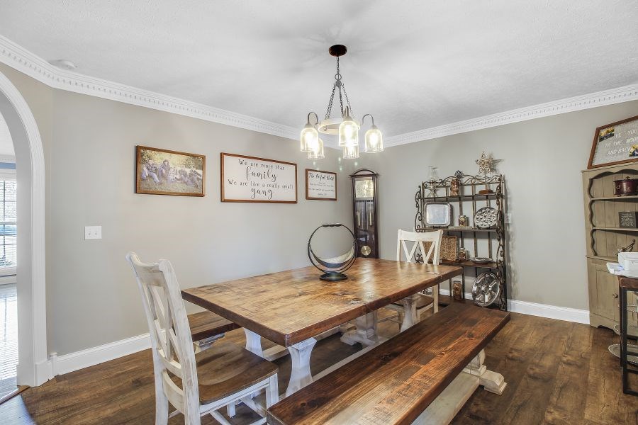 Greenview Dr, Cave City, KY 42127