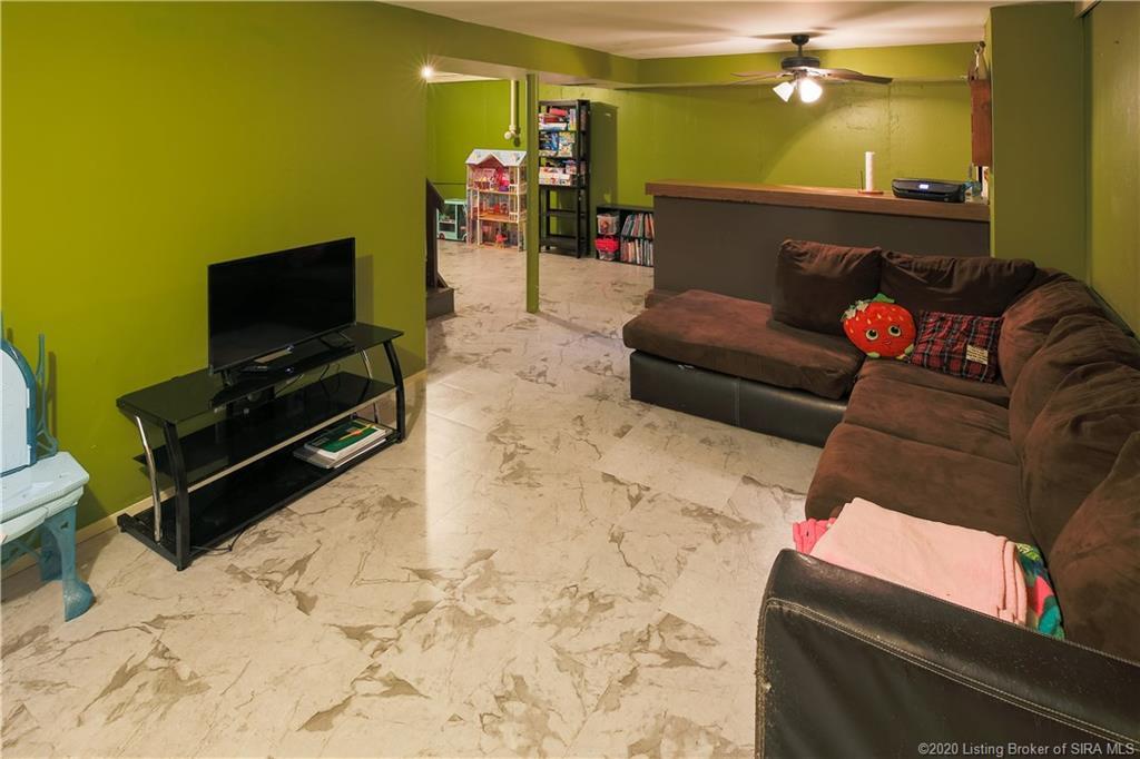 Mockingbird Dr, Jeffersonville, IN 47130
