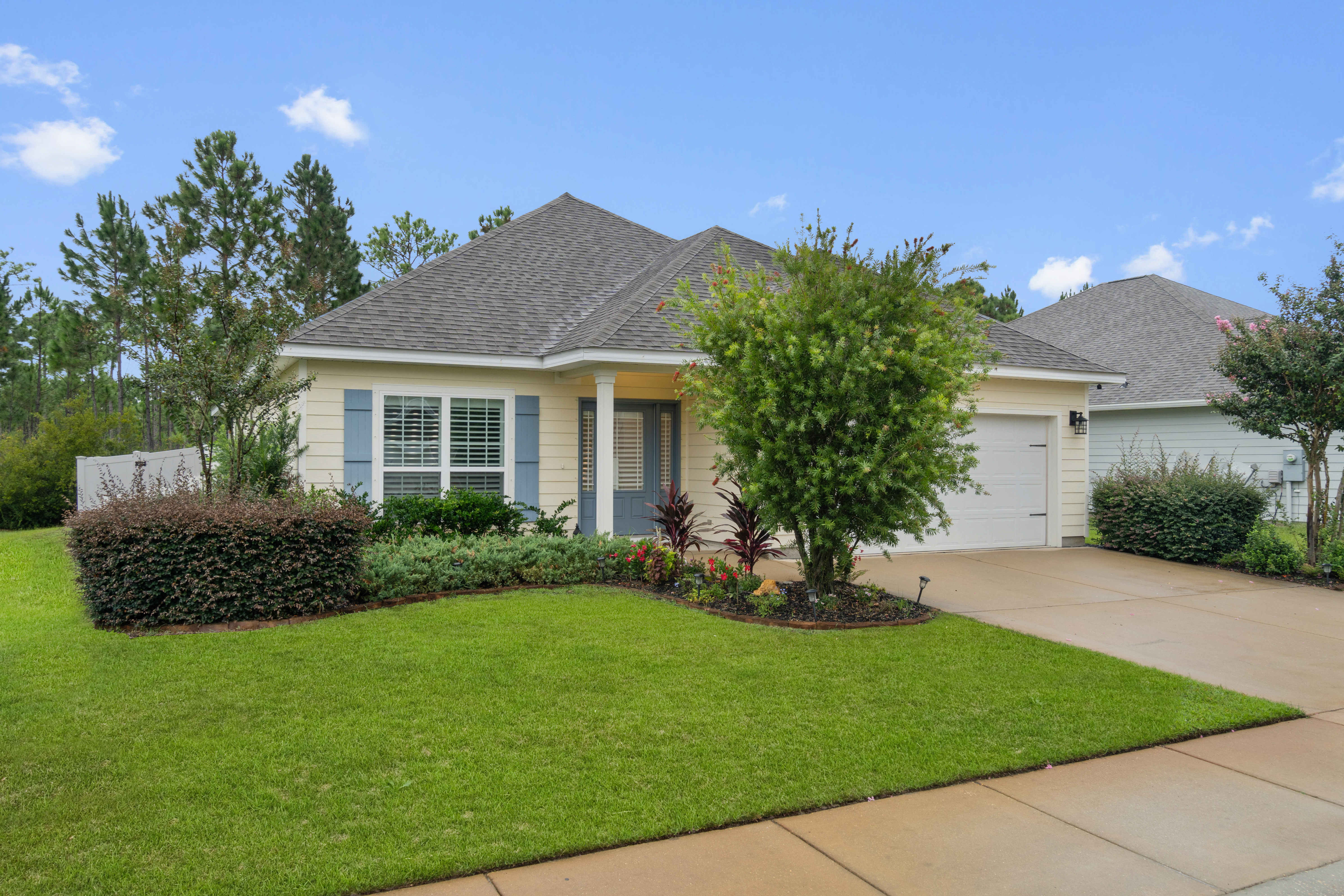 Move-In-Ready Home With Two-Car Garage And Community Amenities