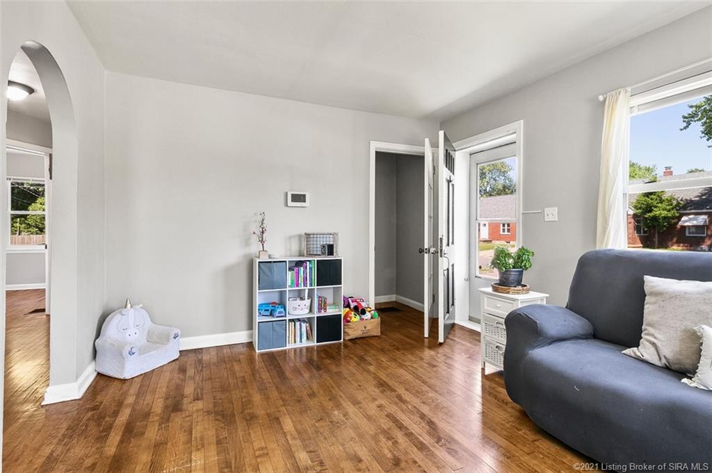 Accrusia Ave, Clarksville, IN 47129
