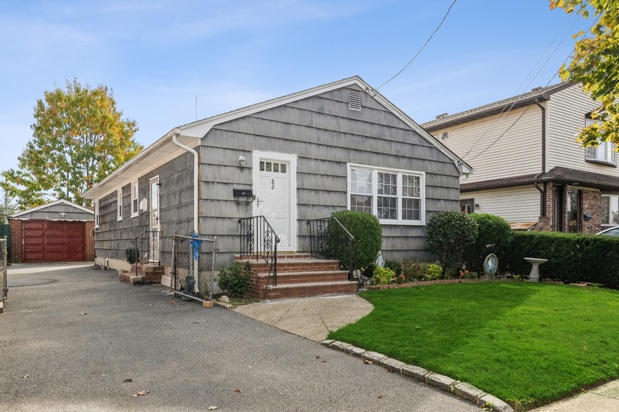 1st St, New Hyde Park, NY 11040
