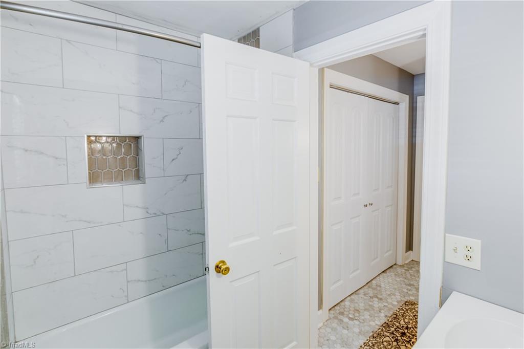 Partridge Ln, Winston Salem, NC 27106