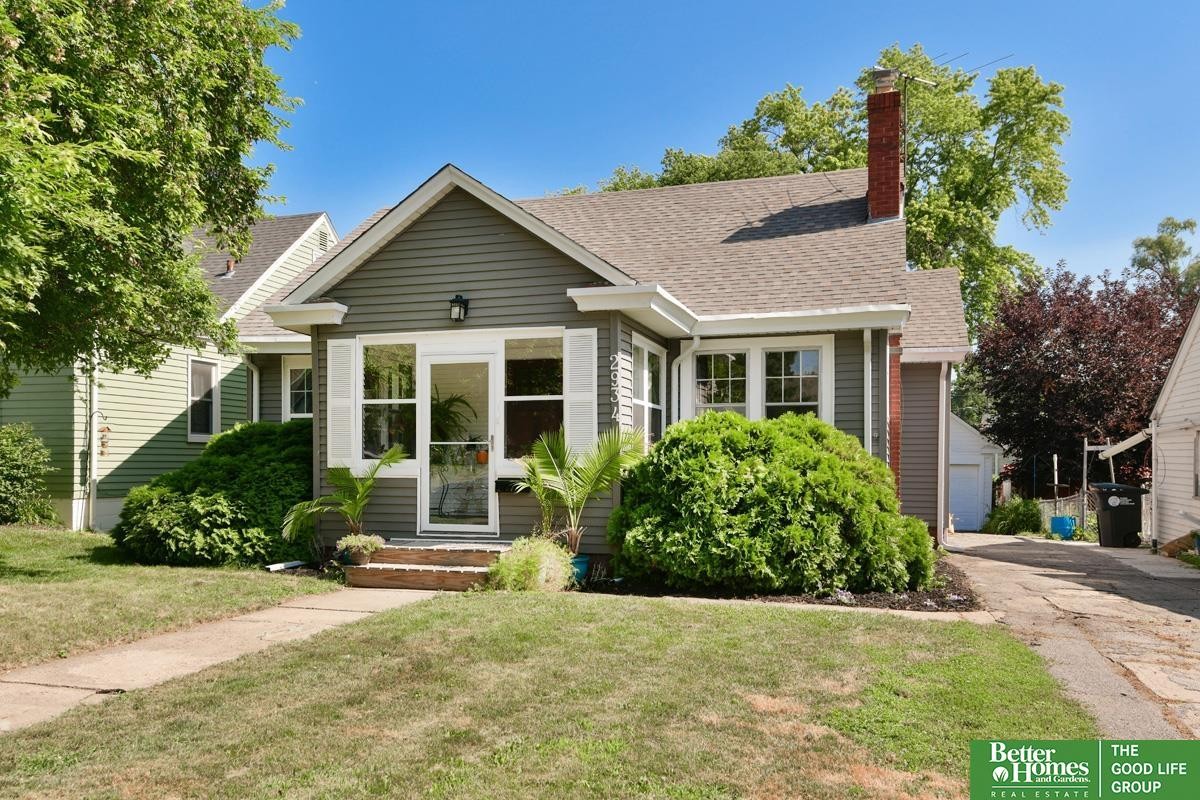 Scott St, Omaha, NE 68112