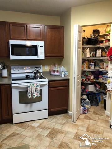 Danville Dr, Monroe, MI 48162