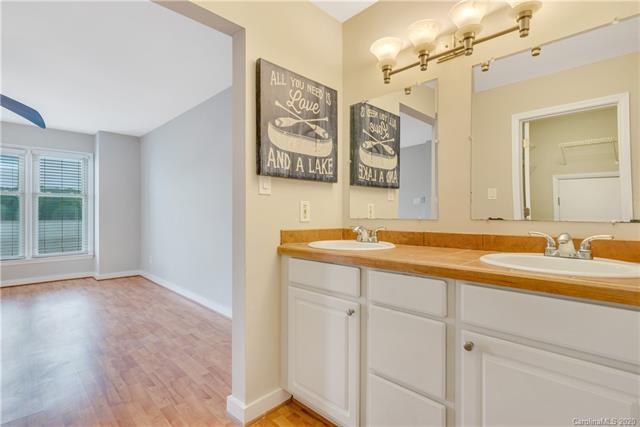 Lakefront Dr, Charlotte, NC 28278