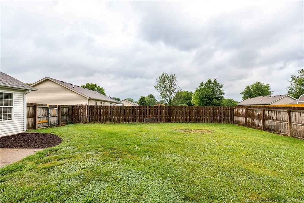 Reba Jackson Dr, Jeffersonville, IN 47130