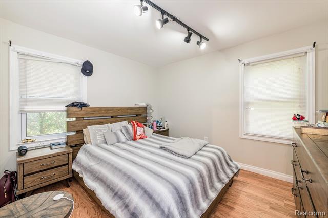 Fendt St, Farmington Hills, MI 48335
