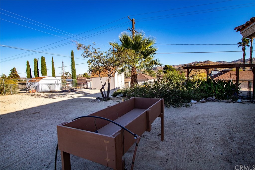 Pinon Dr, Yucca Valley, CA 92284