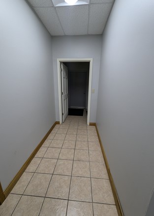 Suite C/D Hallway to Vestibule