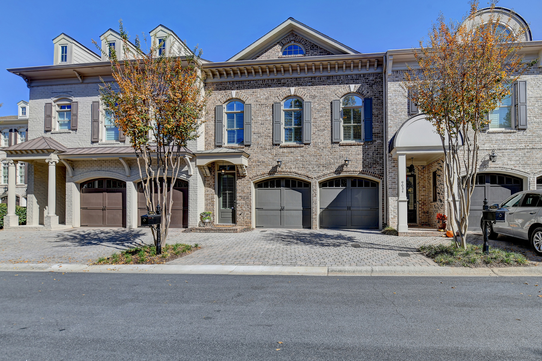 Exquisite Townhome In Alpharetta