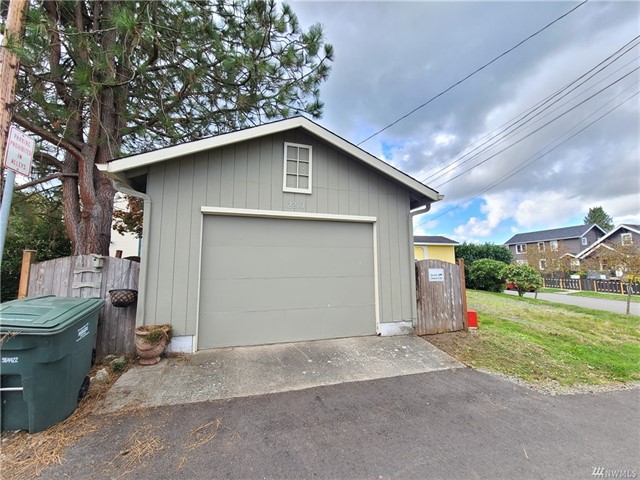 Rockefeller Ave, Everett, WA 98201
