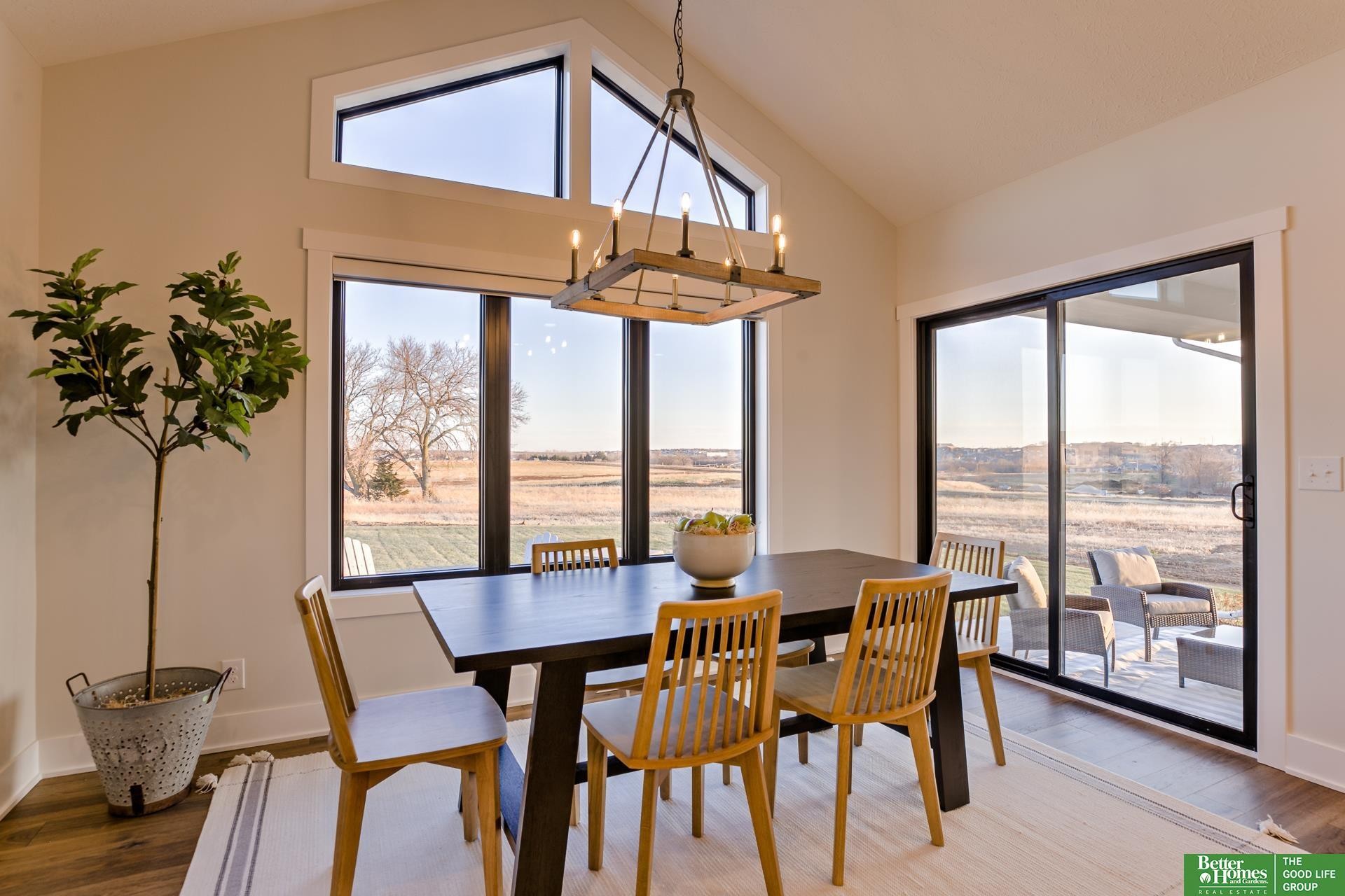 E Cir, Elkhorn, NE 68022 #1
