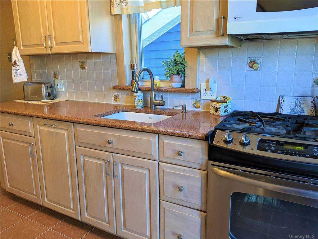 96th St, Howard Beach, NY 11414