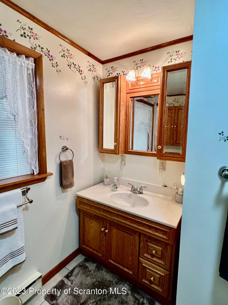 Hill St, Mayfield, PA 18433
