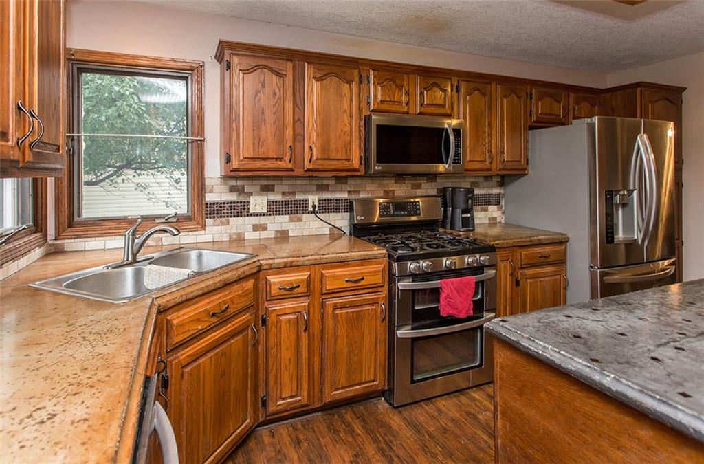 Hickory Ln, Urbandale, IA 50322