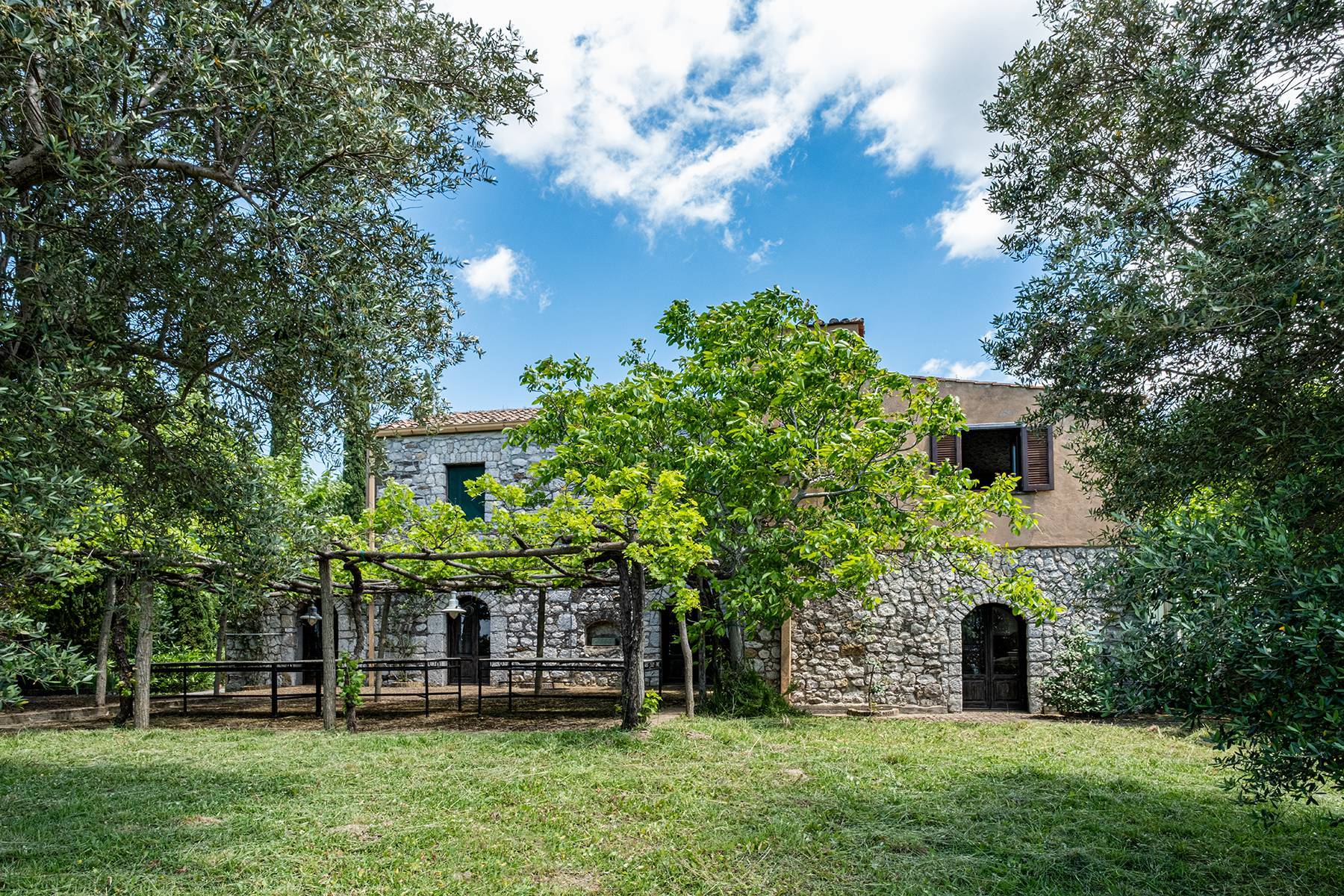 Charming country house among vineyards and olive groves