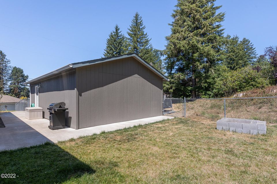 Alder Lane Dr, Toledo, OR 97391