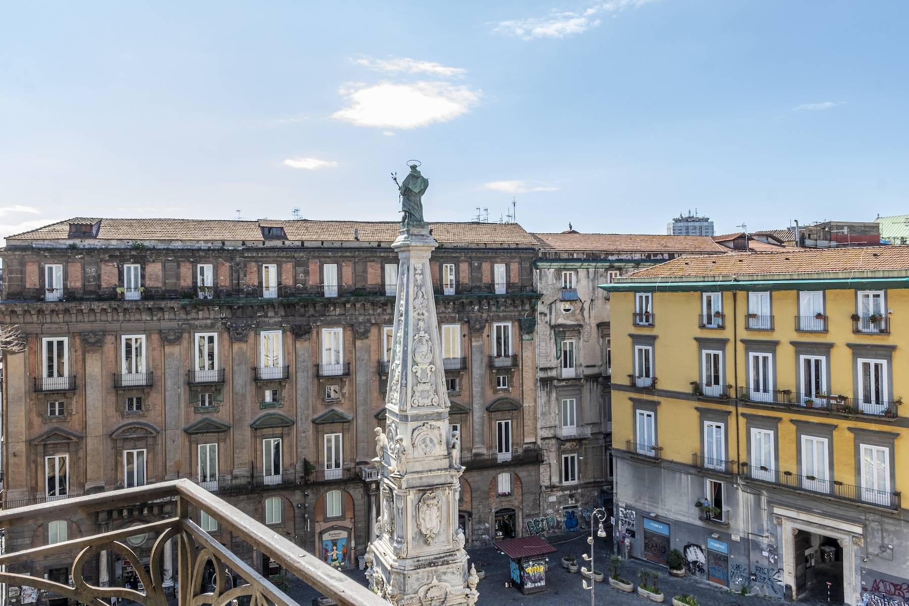 Magnificent representative apartment in historic palace