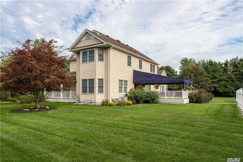 Landing Ln, Calverton, NY 11933