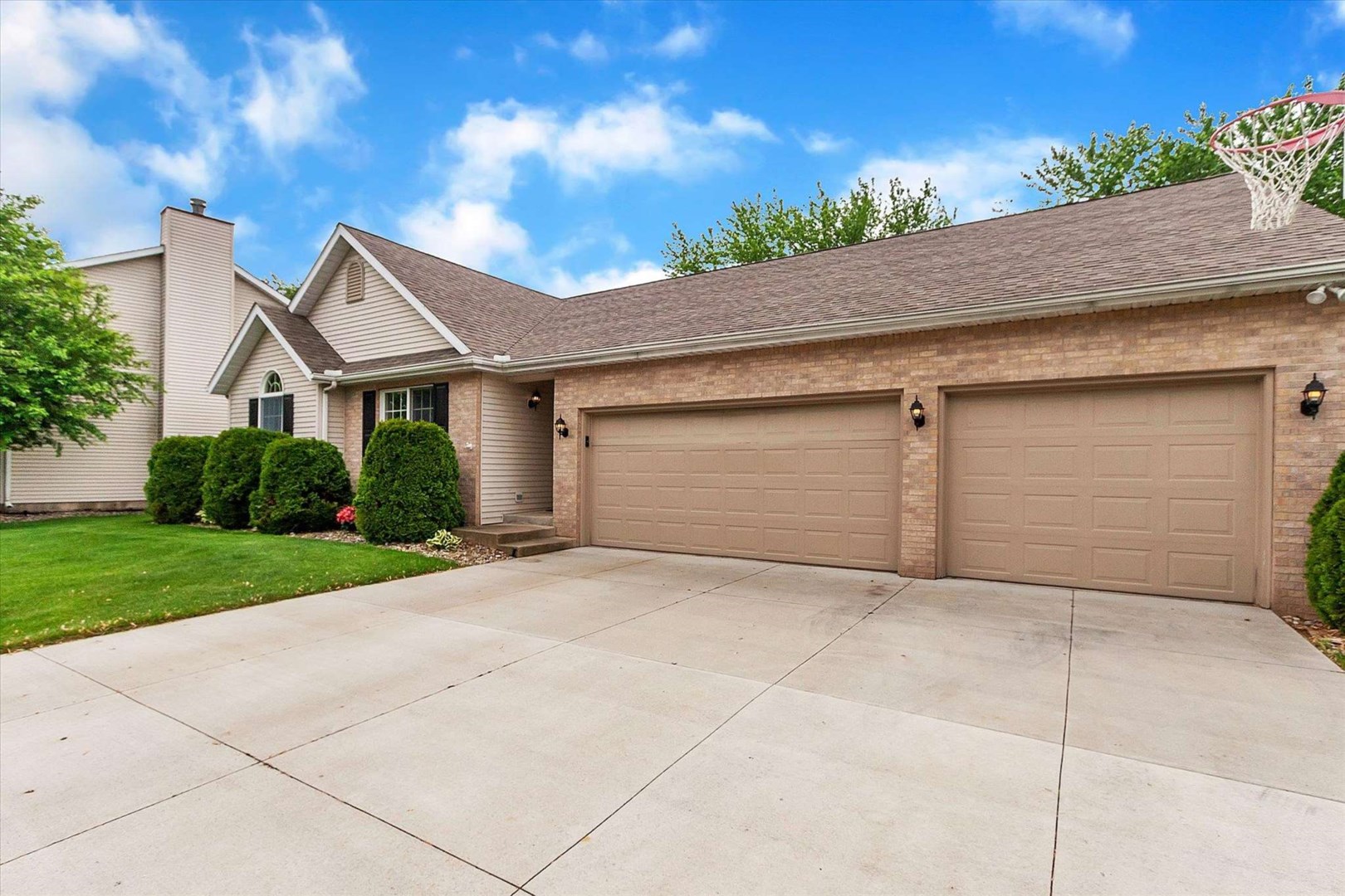 Finch Dr, South Bend, IN 46614 #1
