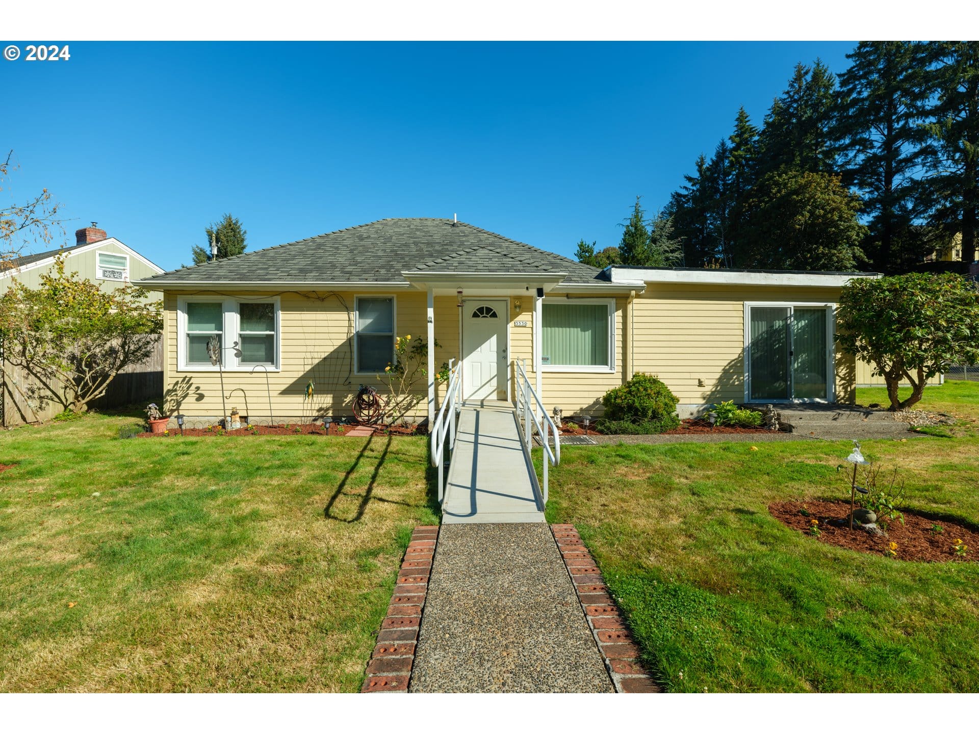 3530 HARRISON DR Astoria, OR 97103