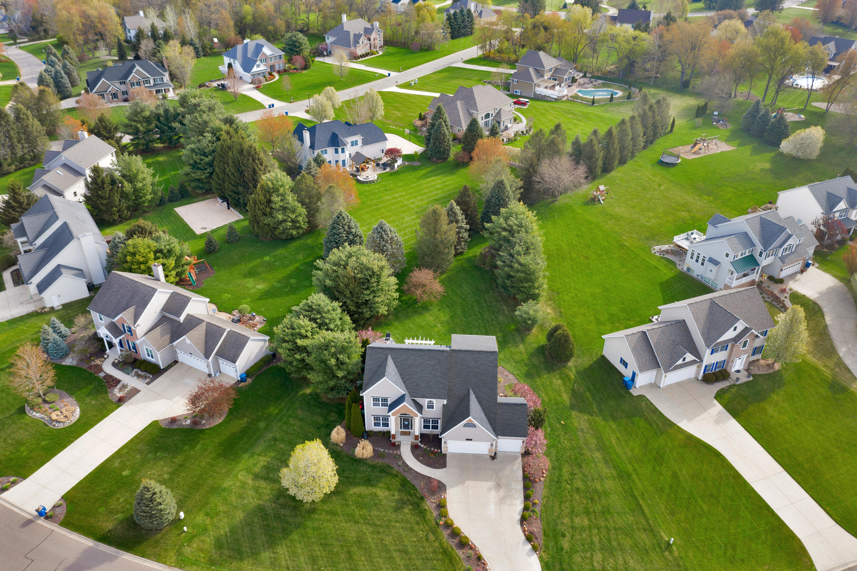 Compass Point Cir, Galesburg, MI 49053