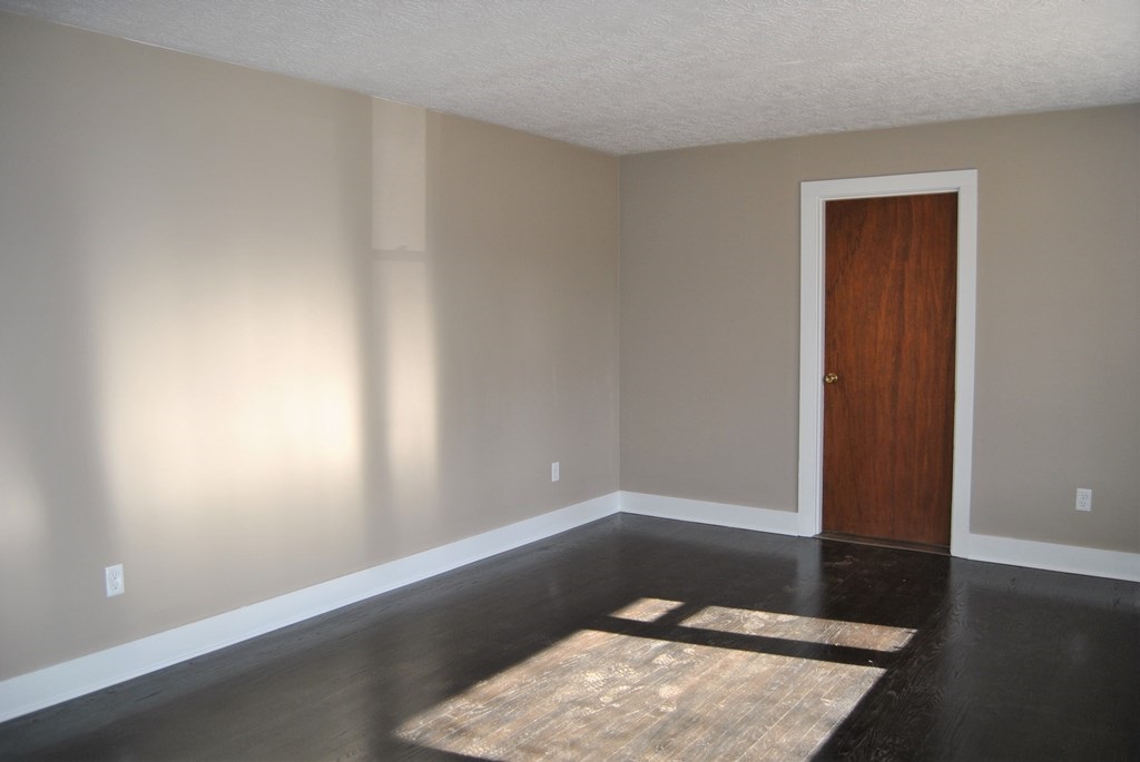 Gayle Way, Bowling Green, KY 42101