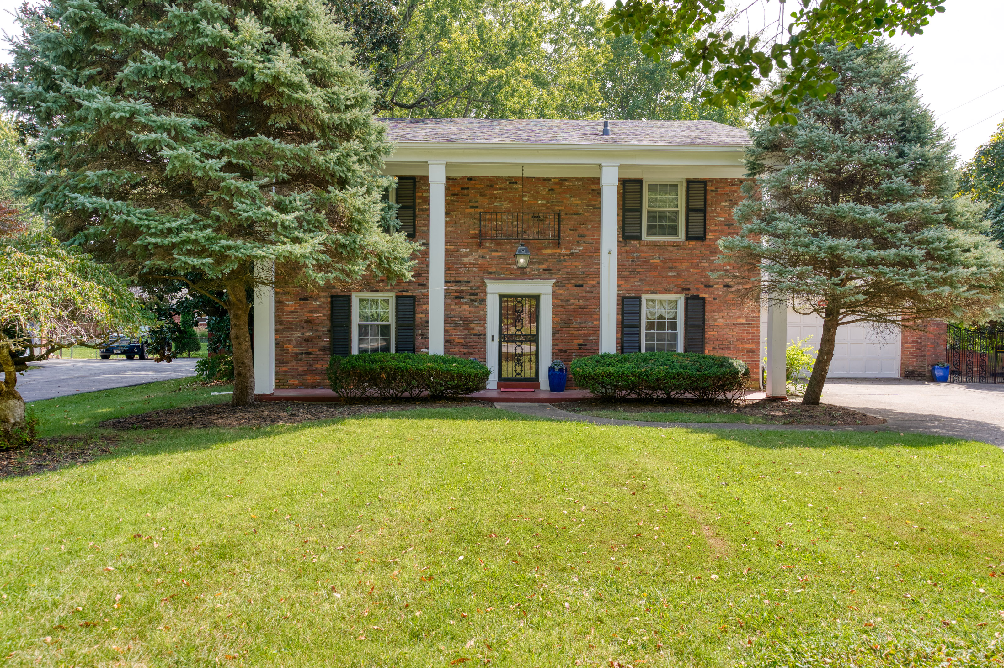 4726 Brownsboro Road, Louisville, KY 40207