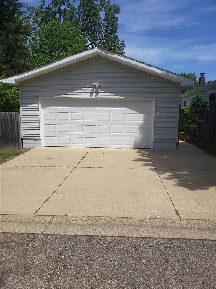 West Ave, Jackson, MI 49203