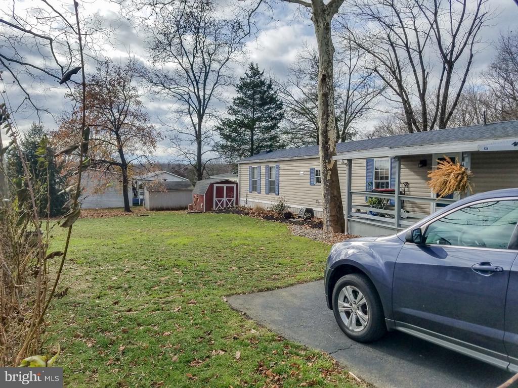 Willow Dr, Green Lane, PA 18054