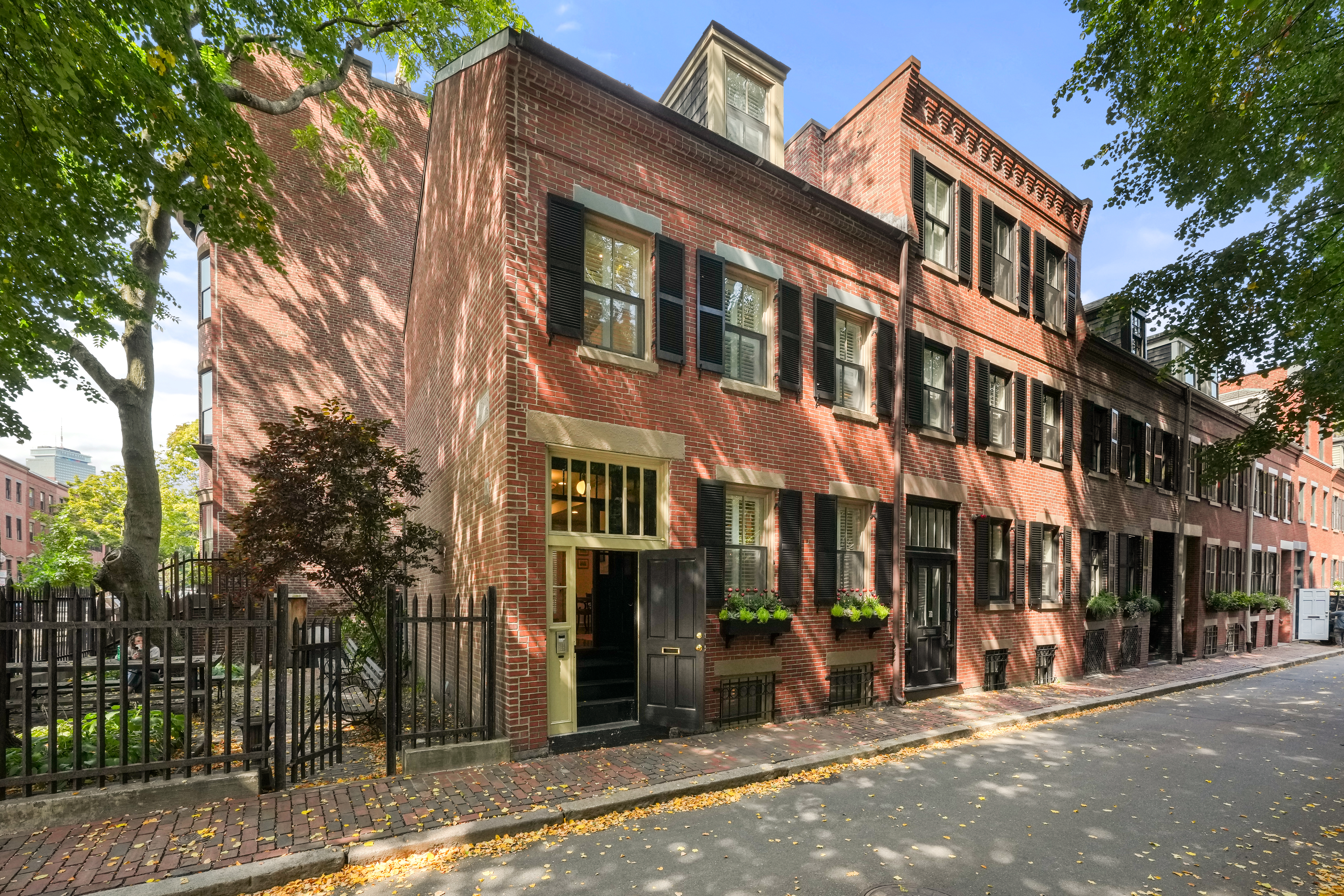 15 Taylor Street, Boston, MA 02118