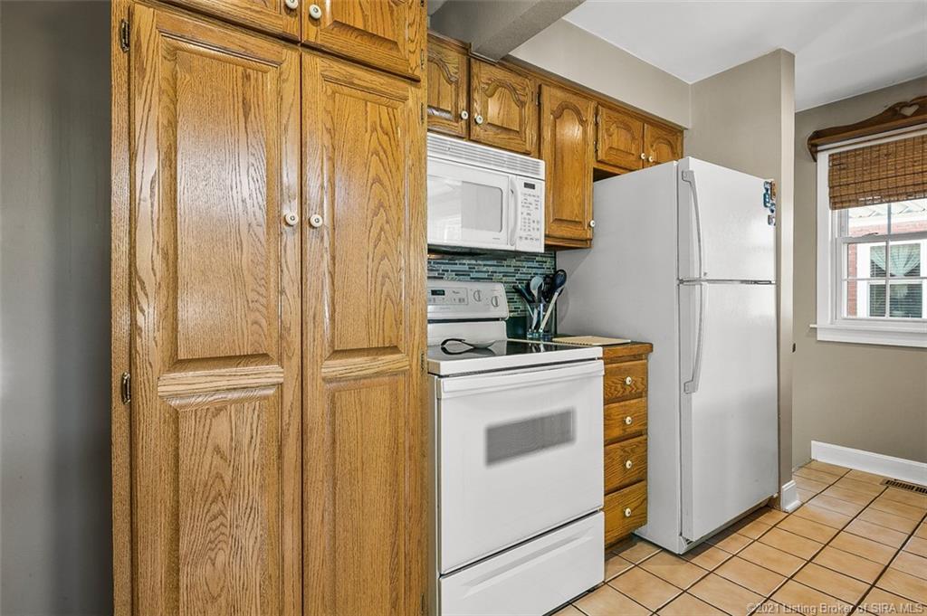 Whitcomb Ave, Clarksville, IN 47129 #1