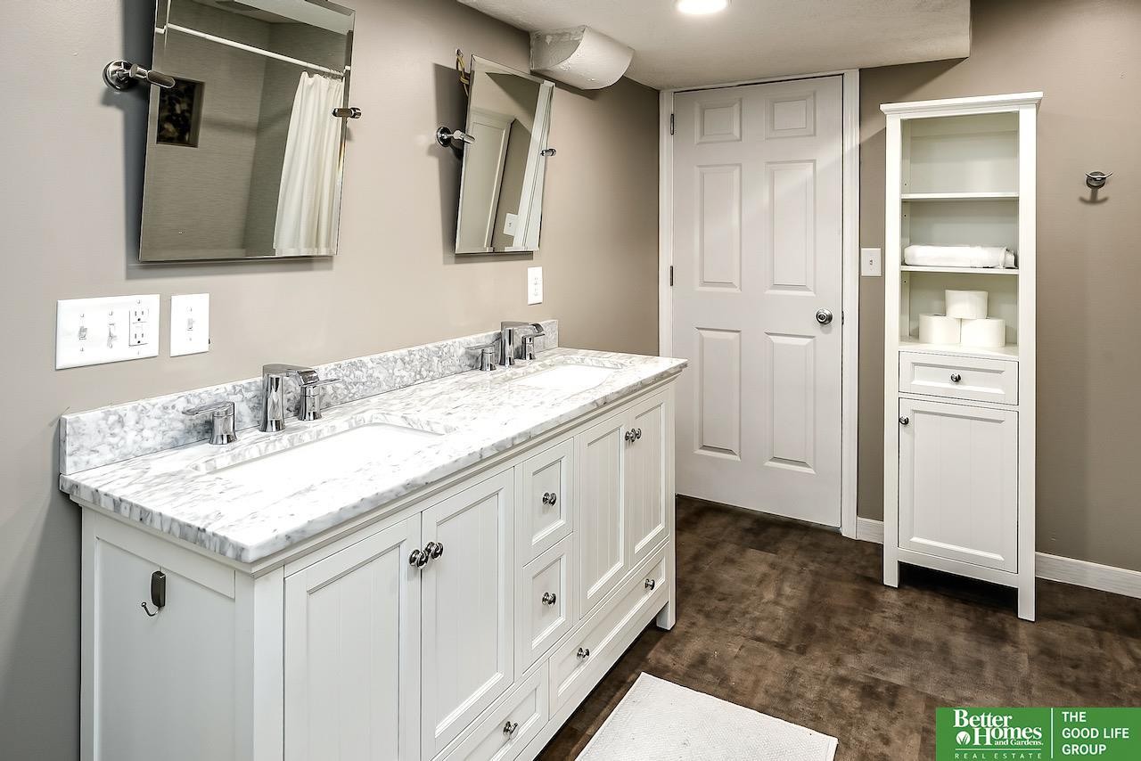117th St, Omaha, NE 68144