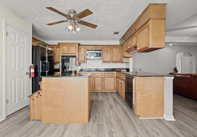 Colony Park Dr, Leesville, LA 71446