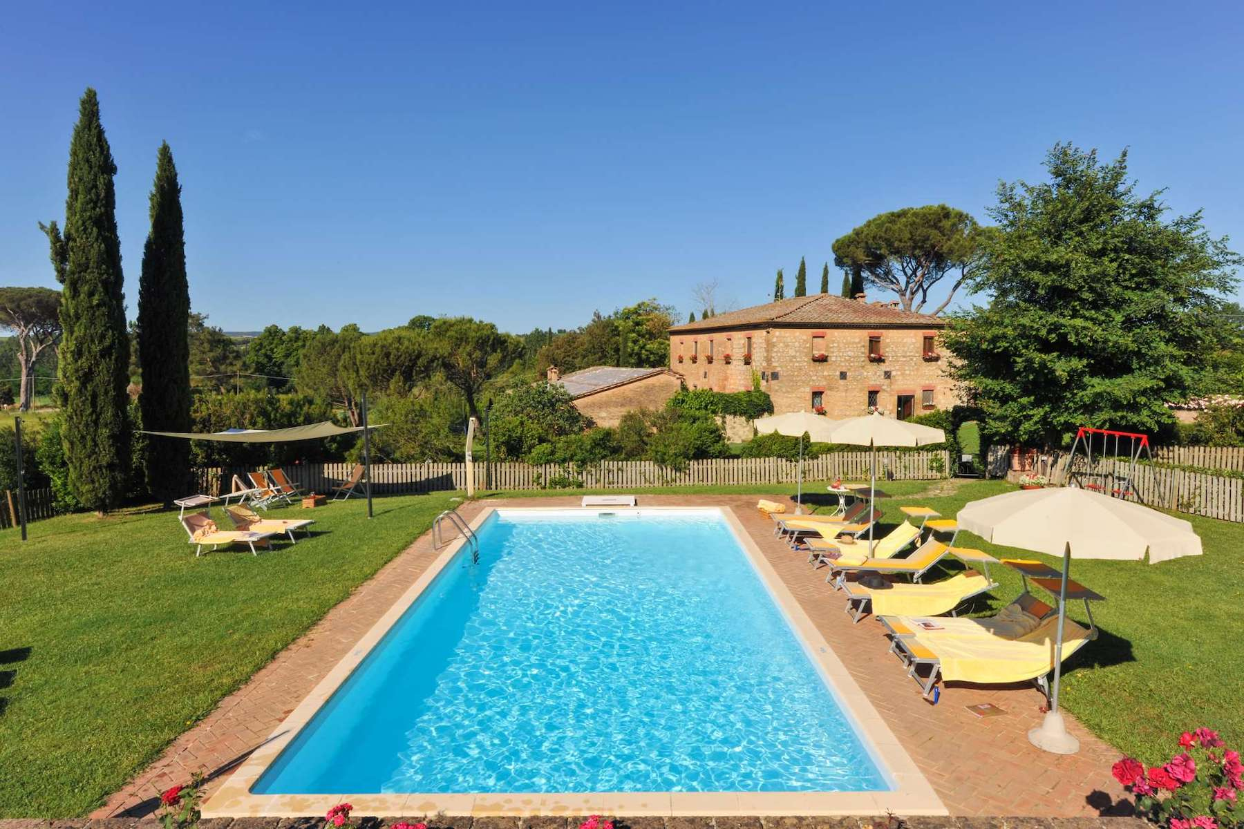 Historic farm in the heart of Crete Senesi