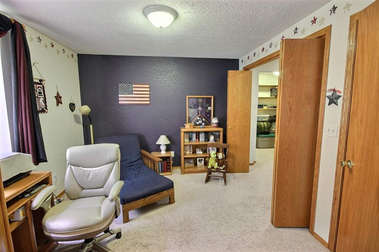 Leanne Ln, Wichita, KS 67207