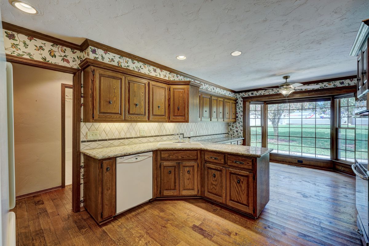 Glenbrook Dr, Oklahoma City, OK 73118