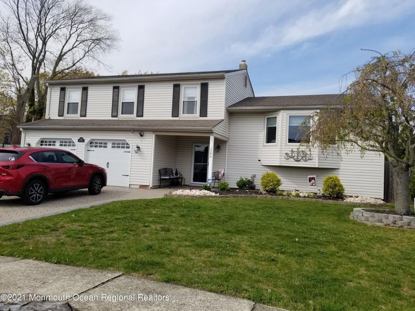 Linda Dr, Toms River, NJ 08753