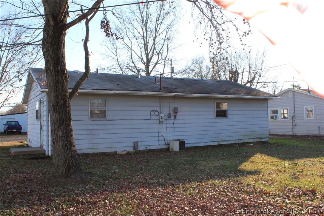 Madison St, Scottsburg, IN 47170
