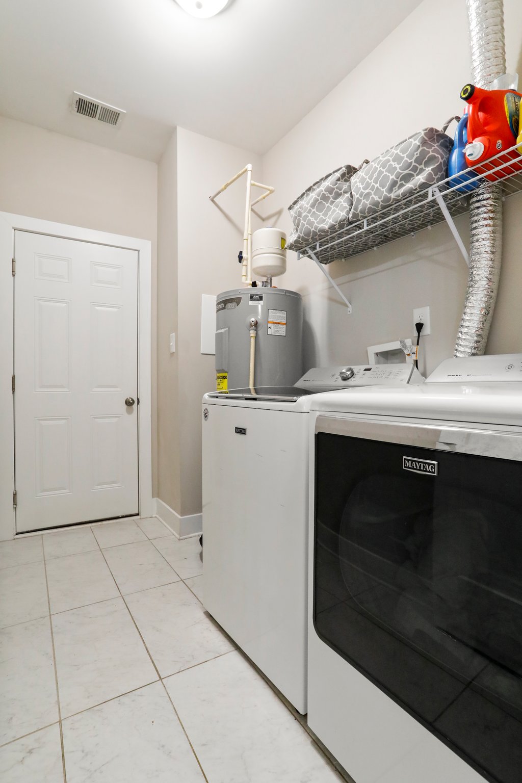 Wren St, Martinsburg, WV 25405
