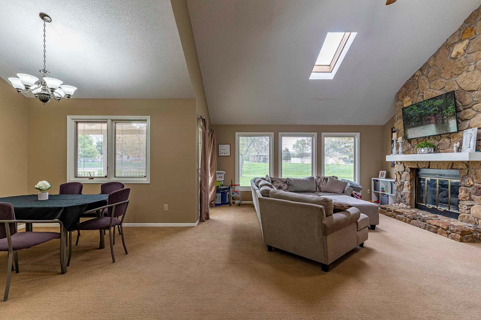 Smokey Hill Pl, Fort Wayne, IN 46804