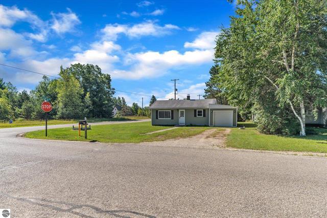 Mary St, Cadillac, MI 49601 #1