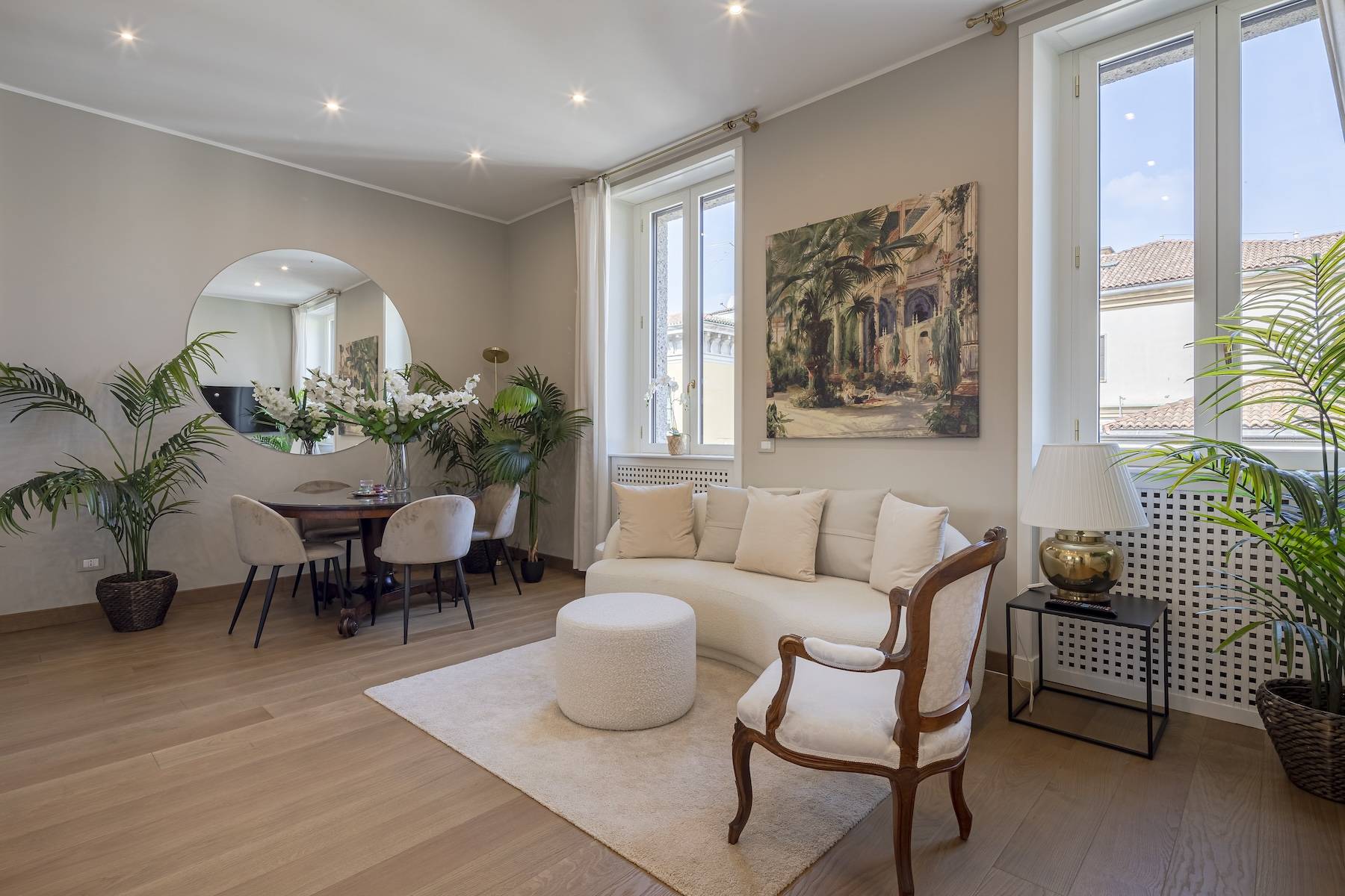 Refined turnkey pied-à-terre in the heart of the city