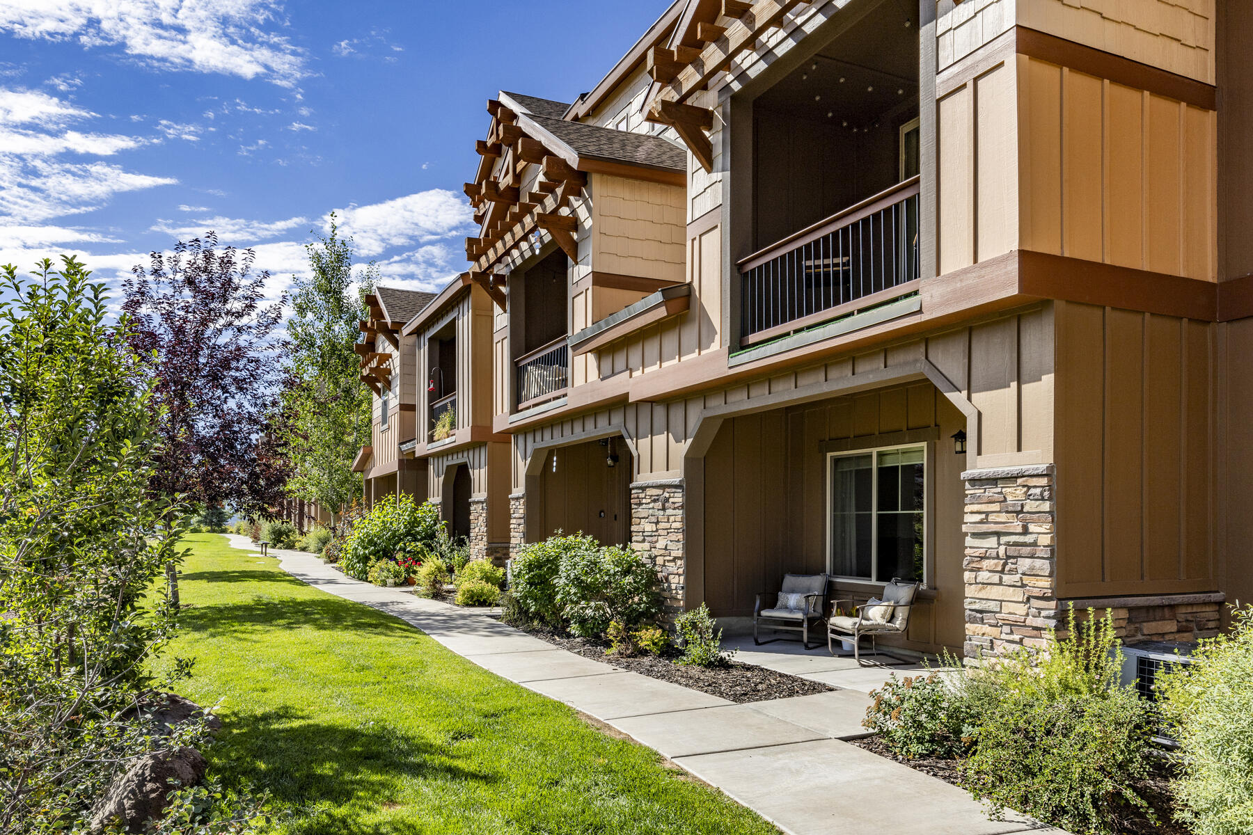 Experience Convenient Mountain Living At This Well-Maintained Townhome