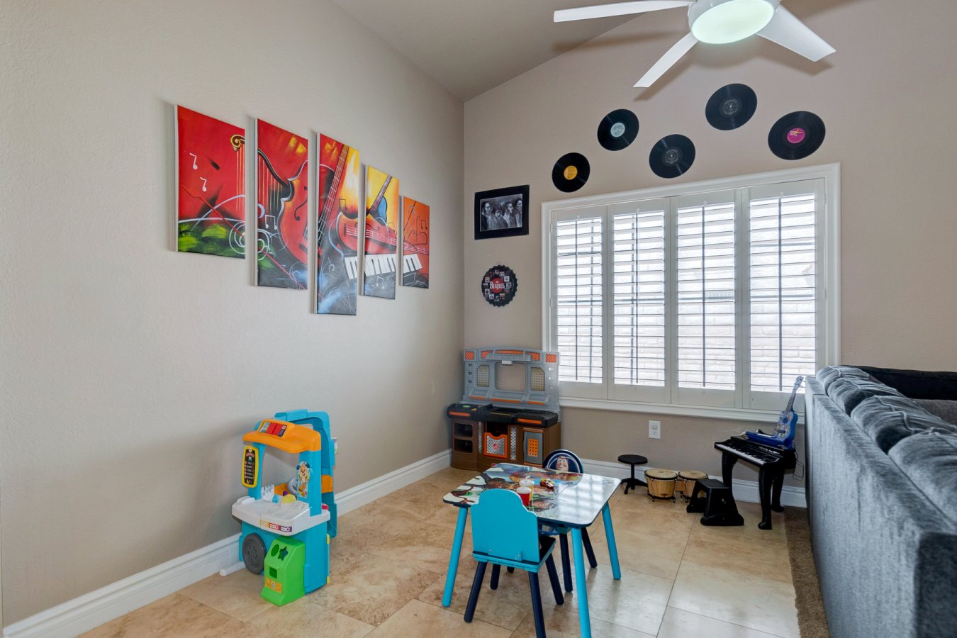 Goldensun Ct, Las Vegas, NV 89108