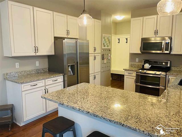 Cameron Ave, Southgate, MI 48195